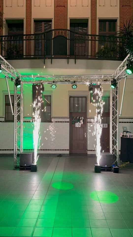 Sparkular Kaltfunken Feuerwerk Fontäne mieten in Oberhausen – 3