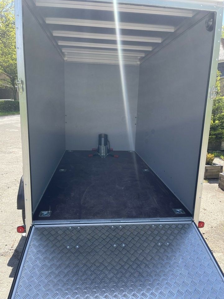 Motorradanhänger Kofferanhänger Rampe mieten bei Solutions & Sales – 4