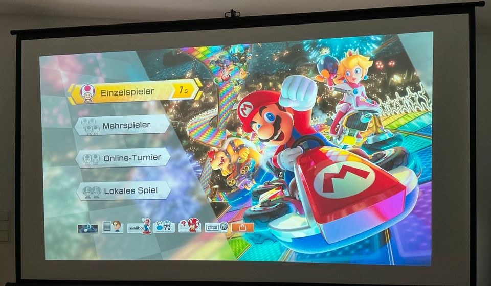 Beamer Leinwand z.B Filme Champions League mieten bei TutNix – 2