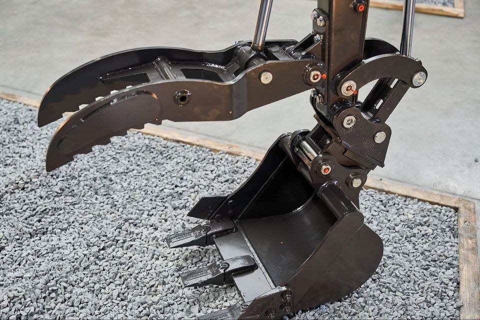 Minibagger 1,7t Rhino Raupe Bauanhänger mieten in Geestland – 3