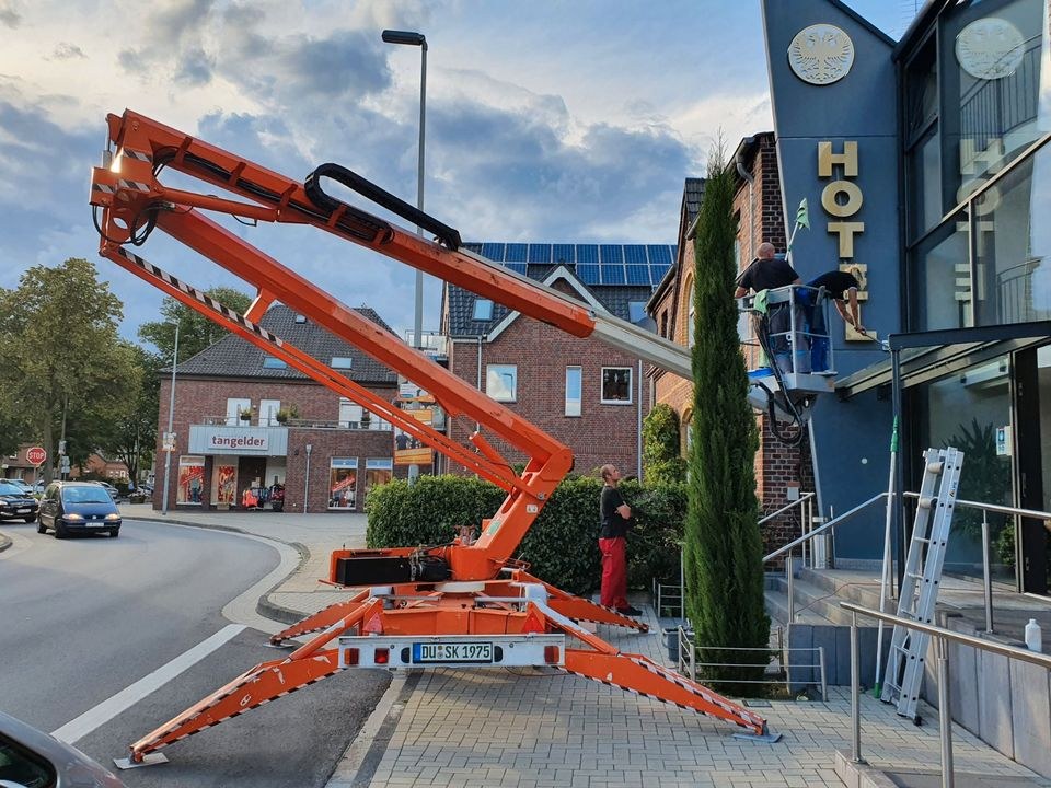 Hubsteiger Arbeitsbühne Fahrkorb 139 12 m 17m mieten in Geestland