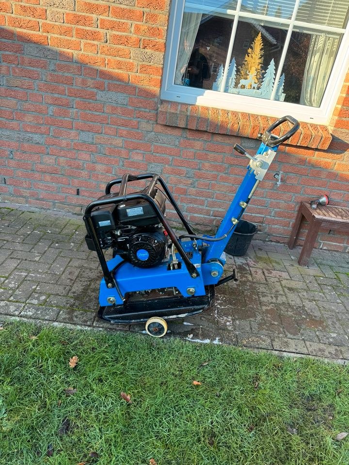Rüttler Rüttelplatte Gummimatte 165kg mieten bei Deichbar