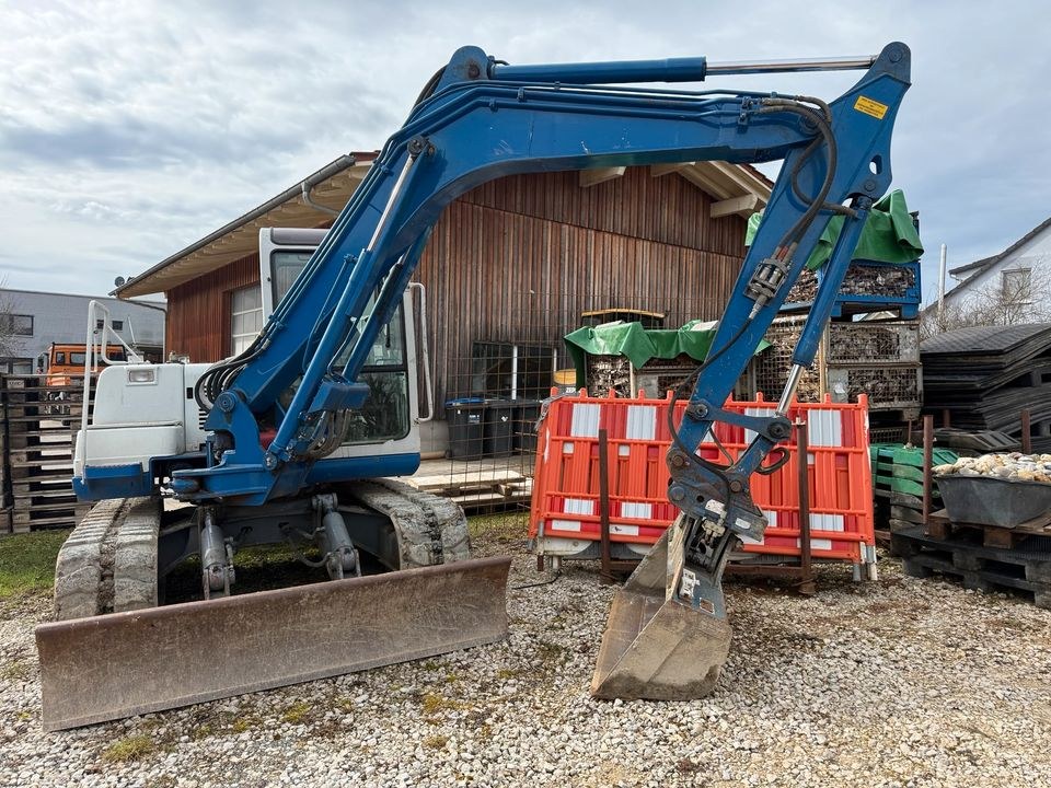 einen Minibagger 7,5 t mieten bei DH