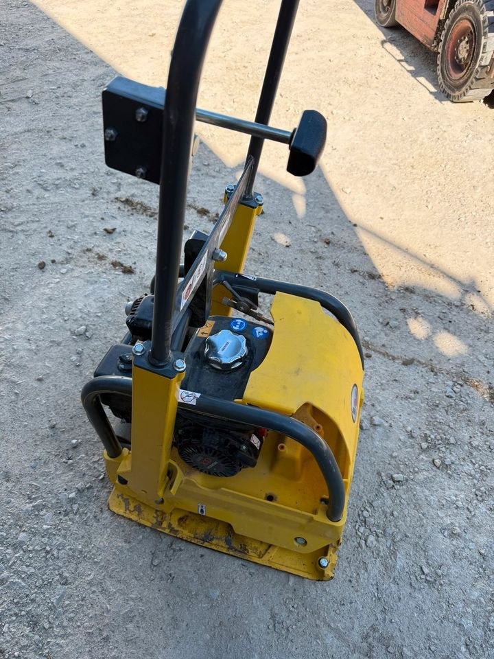 Rüttelpatte Verdichter 100kg 480kg mieten bei DH