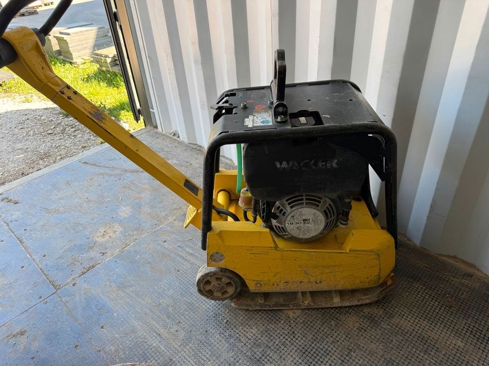 Rüttelpatte Verdichter 100kg 480kg mieten bei DH – 3