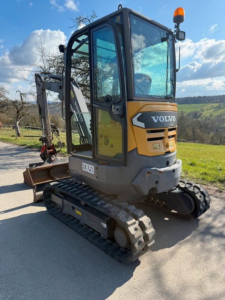 Minibagger 2,7t mieten bei DH – für Garten, Einfahrt & Fundament
