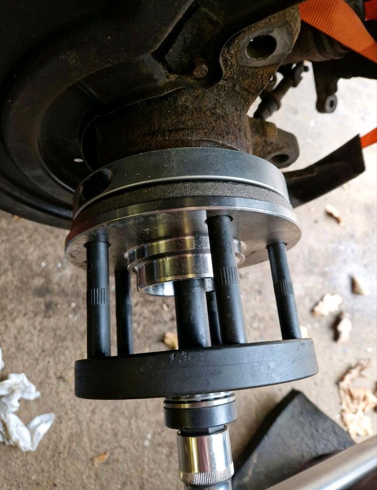 N VW T5 Radlager Aus Einpresswerkzeug mieten bei MietWERK – 2