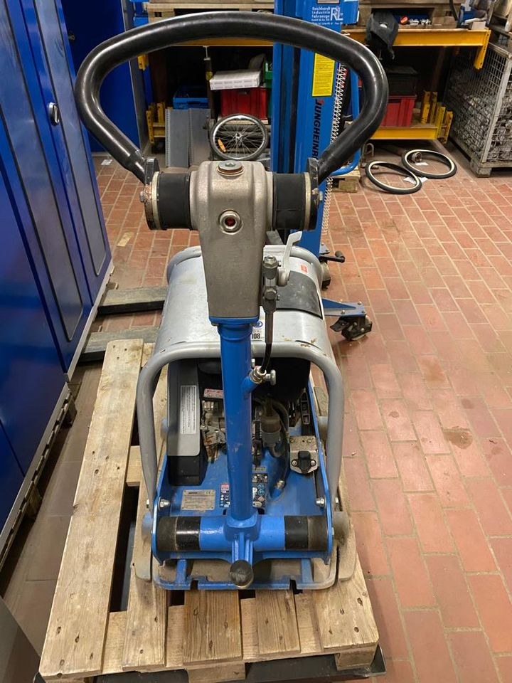 Rüttelplatte Vibrationsplatte Weber CR3 mieten in Heiligenhaus – 2
