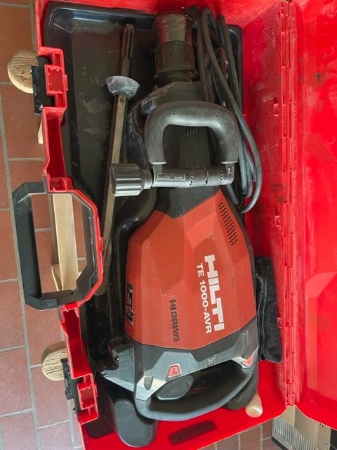 Hilti Abbruchhammer TE 1000 AVR mieten bei Jens Klee & Claas Ahland