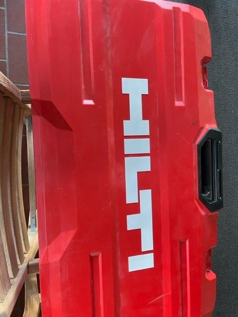 Hilti Abbruchhammer TE 1000 AVR mieten bei Jens Klee & Claas Ahland – 2