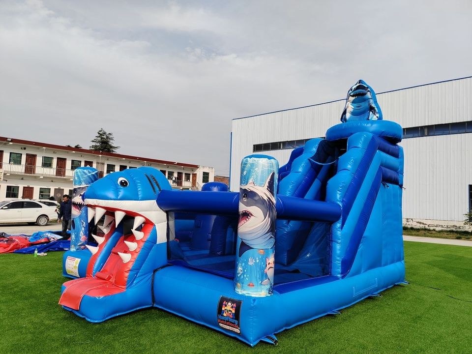 Hüpfburg Kinder Spielburg Springen mieten bei Wilmes & Kotte – 2