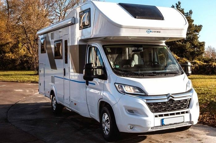 Hund 6 Sitze Alkoven Wohnmobil ISOFIX Doppelbett mieten in Arnstadt