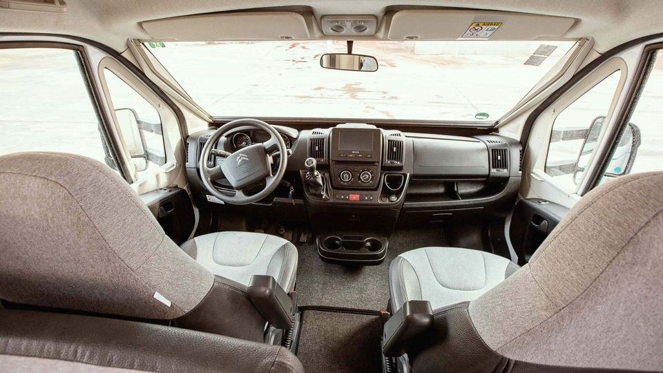 Hund 6 Sitze Alkoven Wohnmobil ISOFIX Doppelbett mieten in Arnstadt – 4