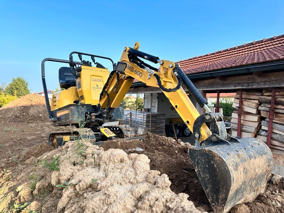 Microbagger Minibagger 0,6t ideal 750kg Anhänger mieten bei Aleksandra – 2