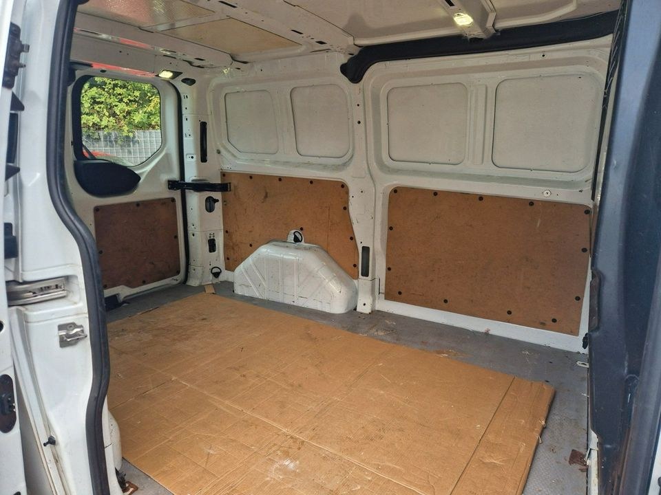 Transporter Ford Transit Custom Bulli mieten in Essen – 4