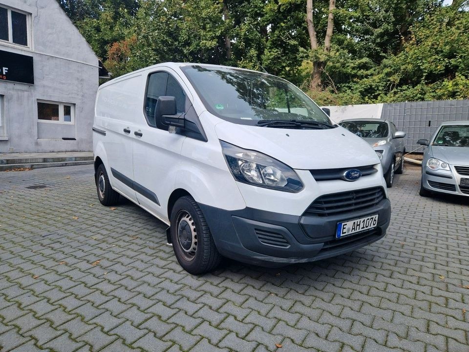 Transporter Ford Transit Custom Bulli mieten in Essen – 2