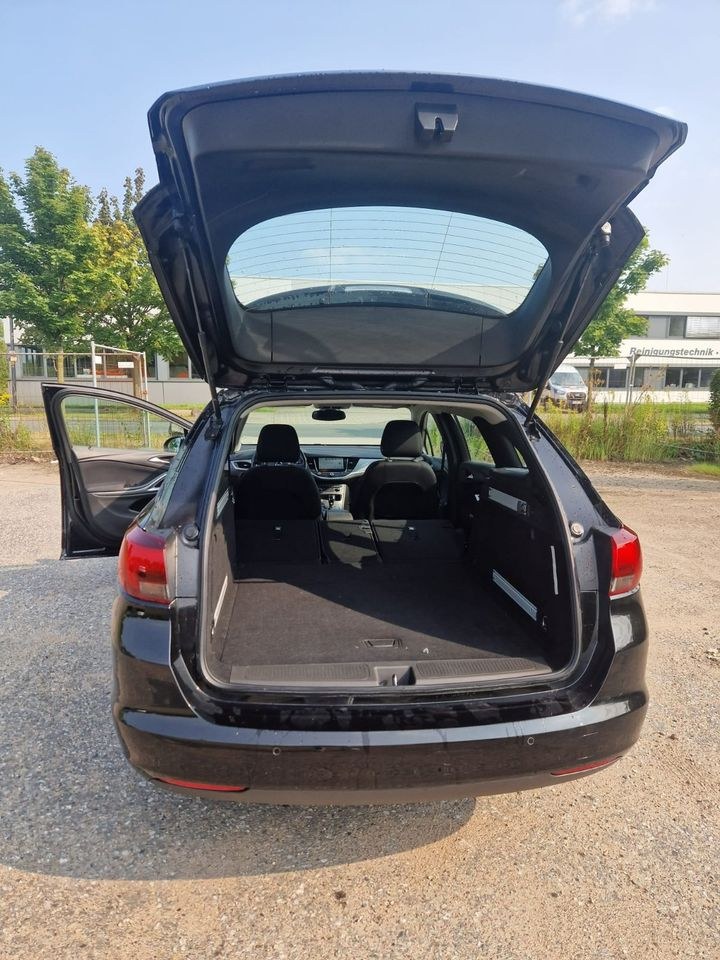 PKW Automatik Opel Astra Kombi Diesel Auto mieten in Essen – 4