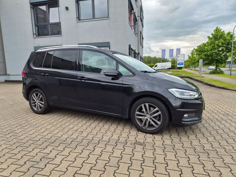 Auto Mietwagen PKW auf Zeit 7 Sitzer VW Touran mieten in Essen