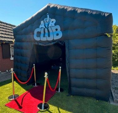 Aufblasbarer Club mieten bei AirClub – für jedes Wetter