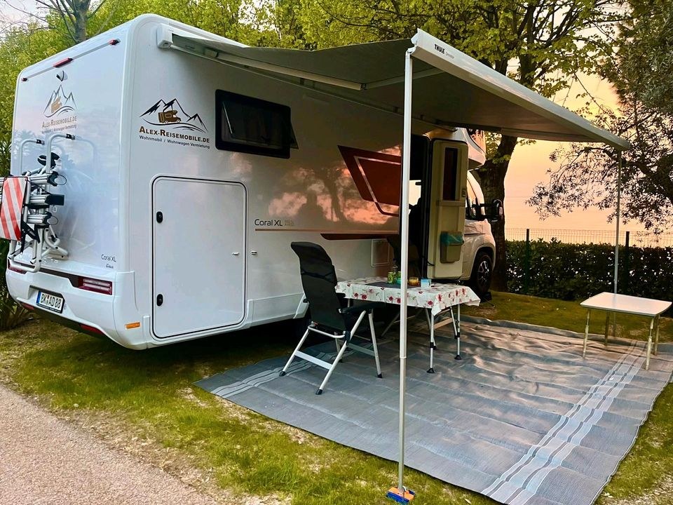 ausgestattet Camper Wohnmobil Adria Coral XL mieten in Backnang