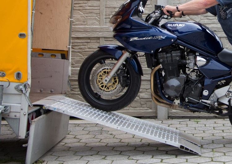 Rampe Motorradständer Motorradwippe mieten bei Anhängervermietung Tim – 2