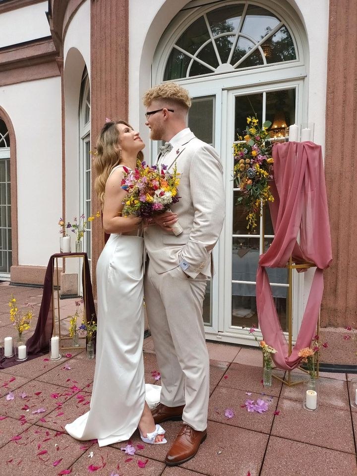 Stoffbahn verschied Farben Traubogen mieten bei Areletia-Weddings – 2