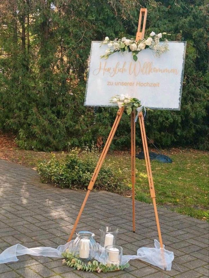 2x Willkommensschild Acryl Staffelei mieten bei Areletia-Weddings – 2