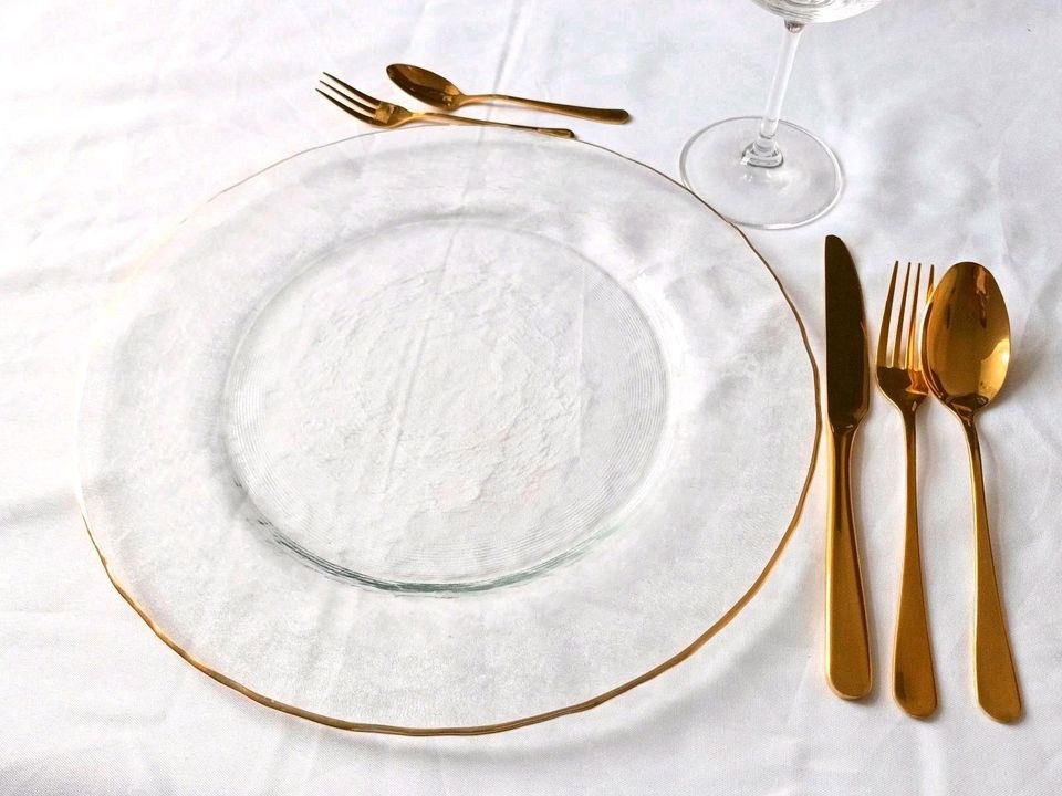 100x Glasteller Goldrand Platzteller mieten bei Areletia-Weddings