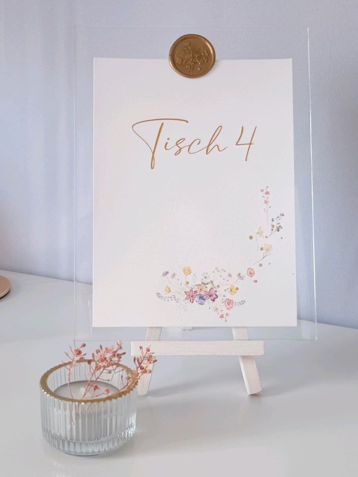 Tischnummern weiß Acryl Staffelei Hochzeitsdeko mieten – 2