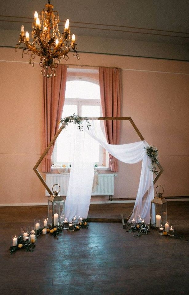 Stoffbahn verschied Farben Traubogen mieten bei Areletia-Weddings – 3