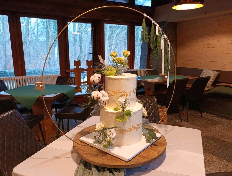 Tortenplatte goldener Ring Hochzeitsdekoration mieten