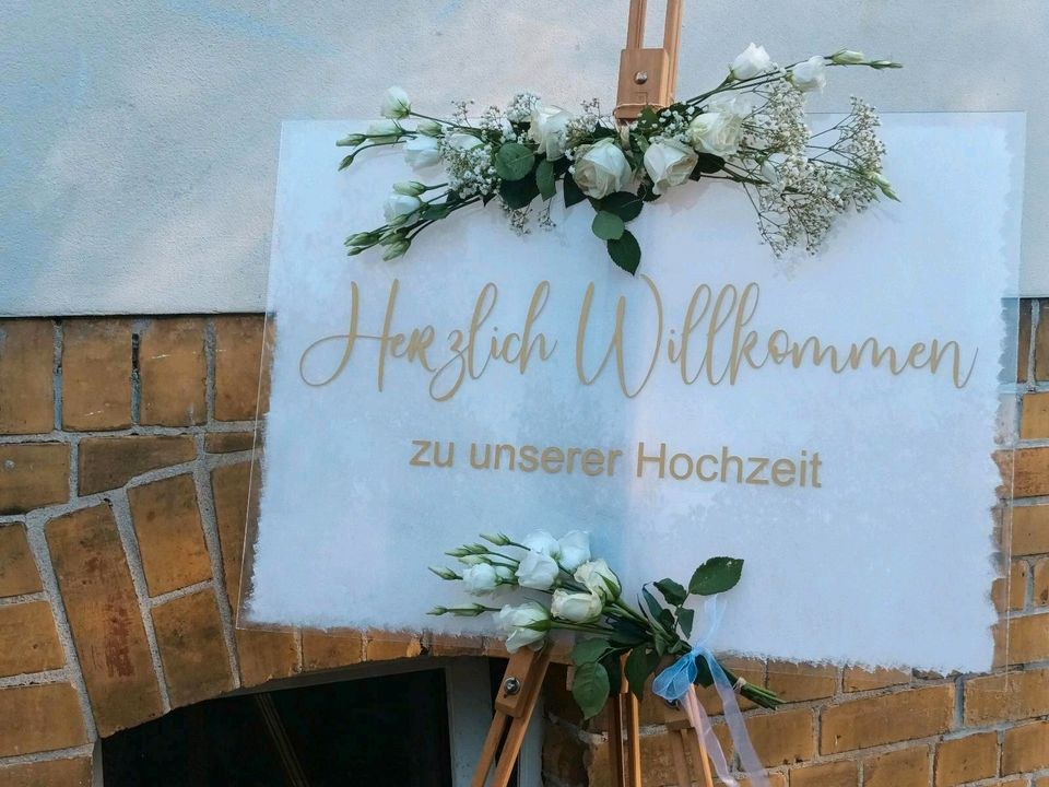 2x Willkommensschild Acryl Staffelei mieten bei Areletia-Weddings – 3