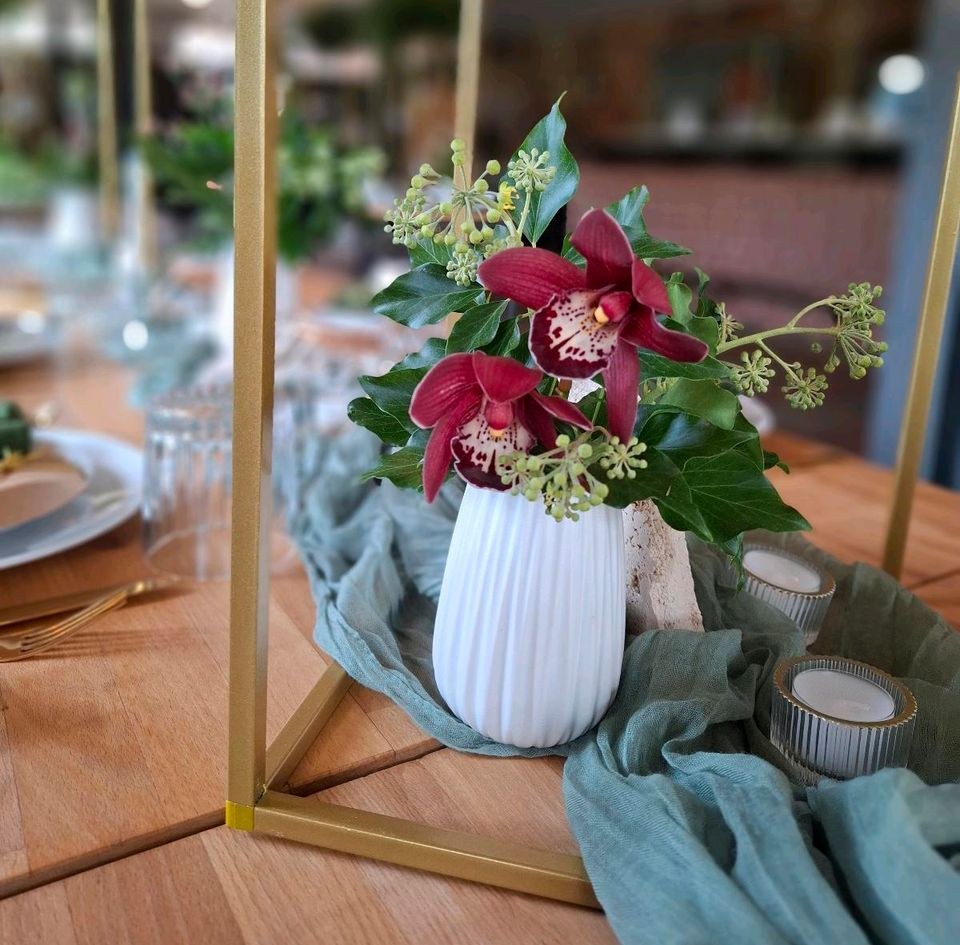 32x Vase weiß Muster Hochzeitsdeko Deko mieten bei Areletia-Weddings