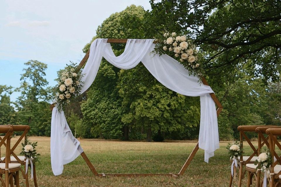 Hexagon Traubogen Hochzeitsdeko Fotowand mieten bei Areletia-Weddings