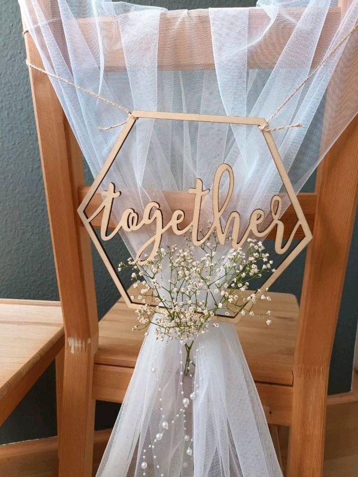 2x Hexagon Stuhlschilder Hochzeitsdeko mieten bei Areletia-Weddings – 3