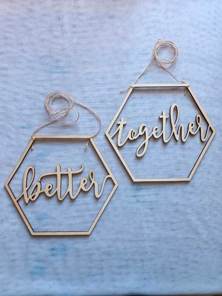 2x Hexagon Stuhlschilder Hochzeitsdeko mieten bei Areletia-Weddings – 4