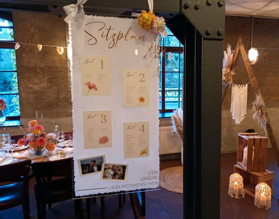 moderner Sitzplan gold weiß Hochzeitsdeko mieten bei Areletia-Weddings – 2