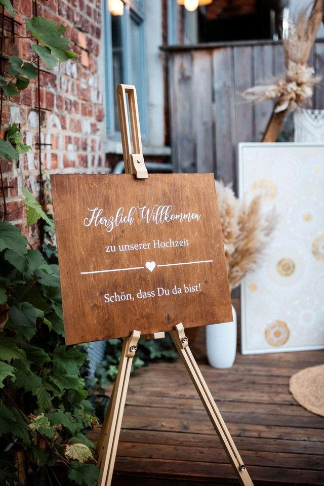 Willkommensschild Holz Hochzeitsdeko mieten bei Areletia-Weddings