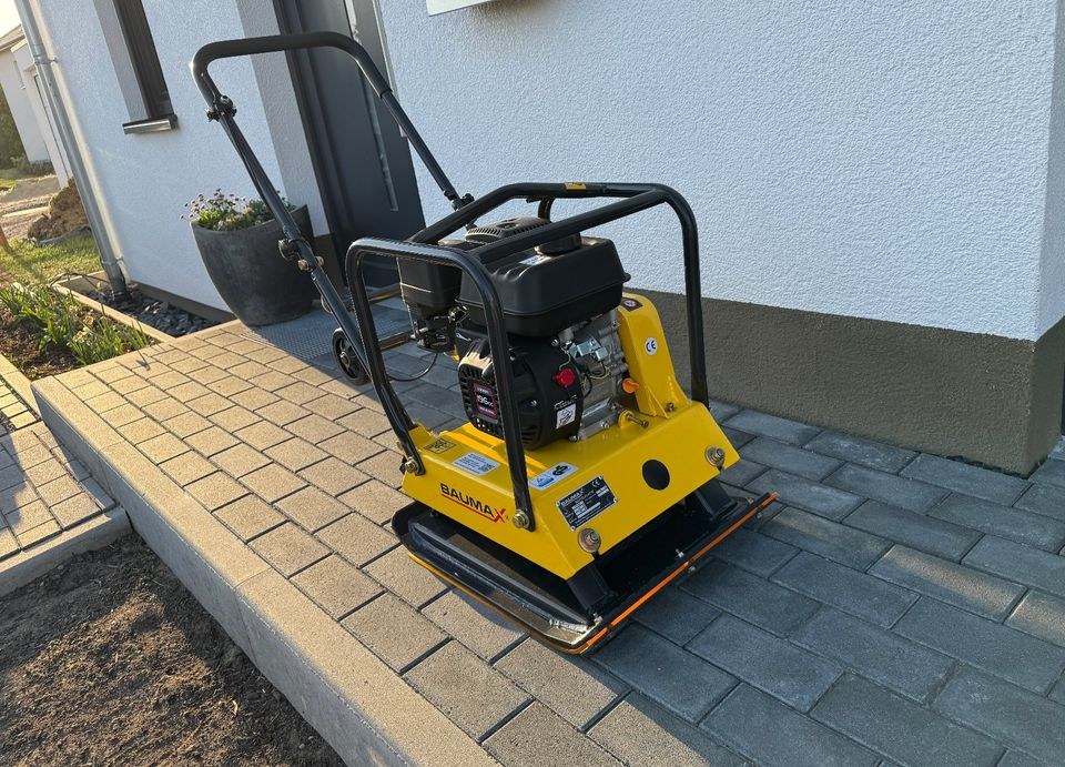 Rüttelplatte Baumax VP16 44 102 kg Modell 2024 mieten in Weinböhla – 2