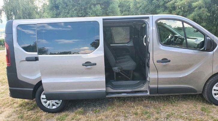 9 Sitzer Bus Renault Traffic mieten bei A-S UMZUG TRANSPORT AUTOVERMIE – 2
