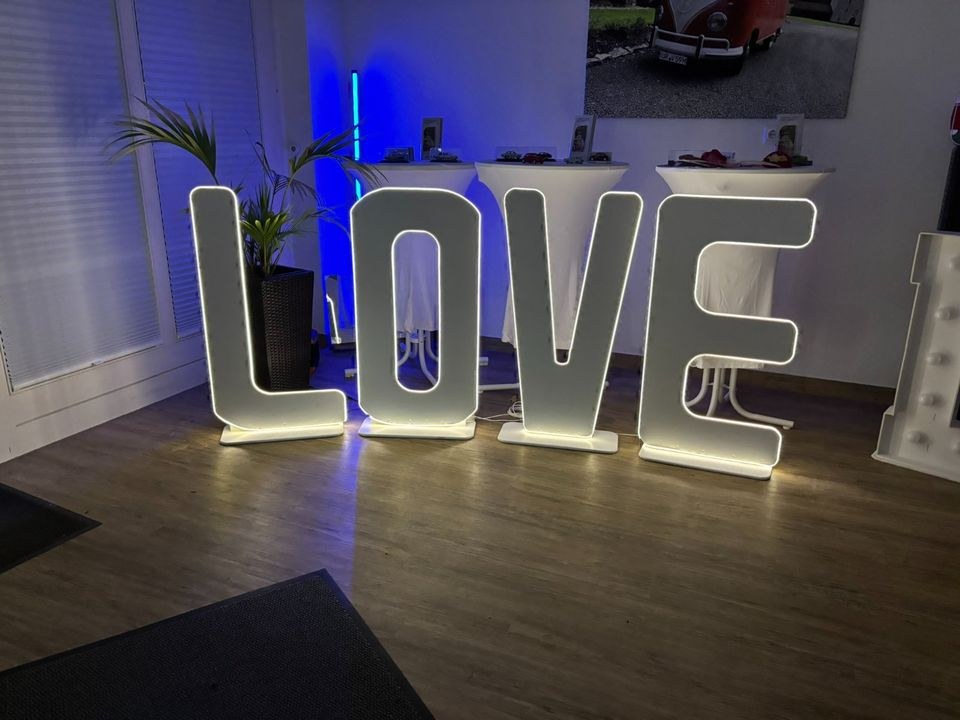 LOVE Buchstaben XXL 90cm Lieferung Versand mieten bei Auto-Evento – 2