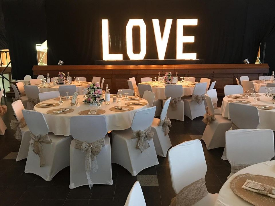 LOVE Buchstaben XXL 160cm Lieferservice mieten bei Auto-Evento