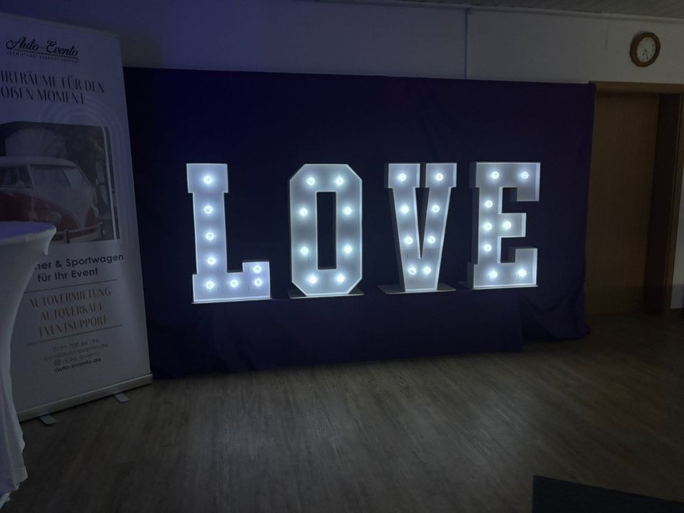 LOVE Buchstaben XXL 80cm Lieferung mieten bei Auto-Evento – 3
