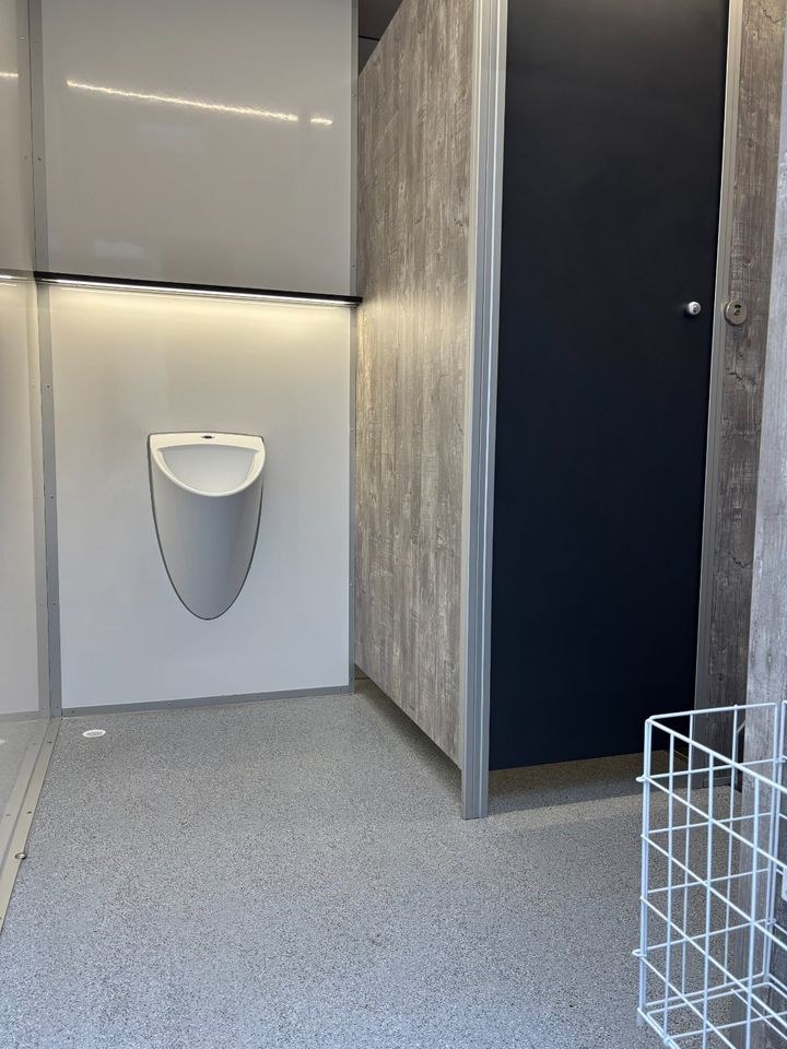 Toilettenwagen Toilettenanhänger mieten in Selm – für Baustelle & Fest – 2