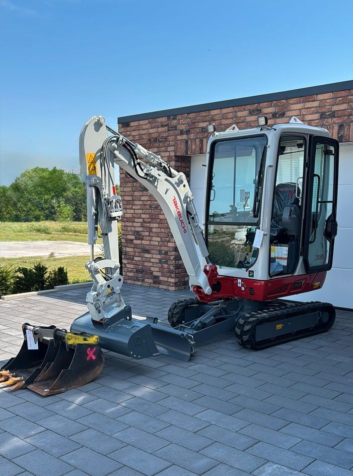 Bagger Minibagger Takeuchi TB320 Powert 2,2t mieten in Holzminden