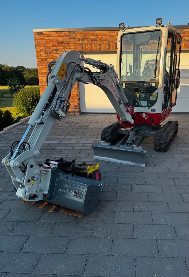Bagger Minibagger Takeuchi TB320 Powert 2,2t mieten in Holzminden – 2
