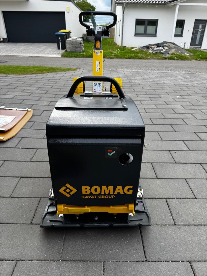 Rüttelplatte Vibrations Bomag 35 60D 225KG mieten in Holzminden – 3