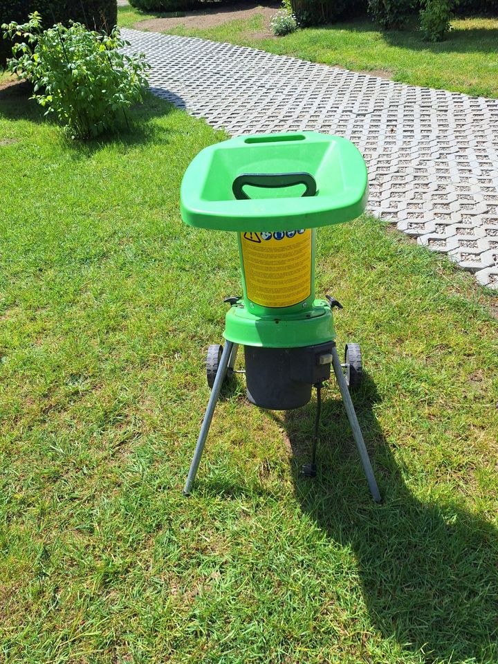 Holzschredder Holzhäcksler 45mm mieten in Trittau – 3