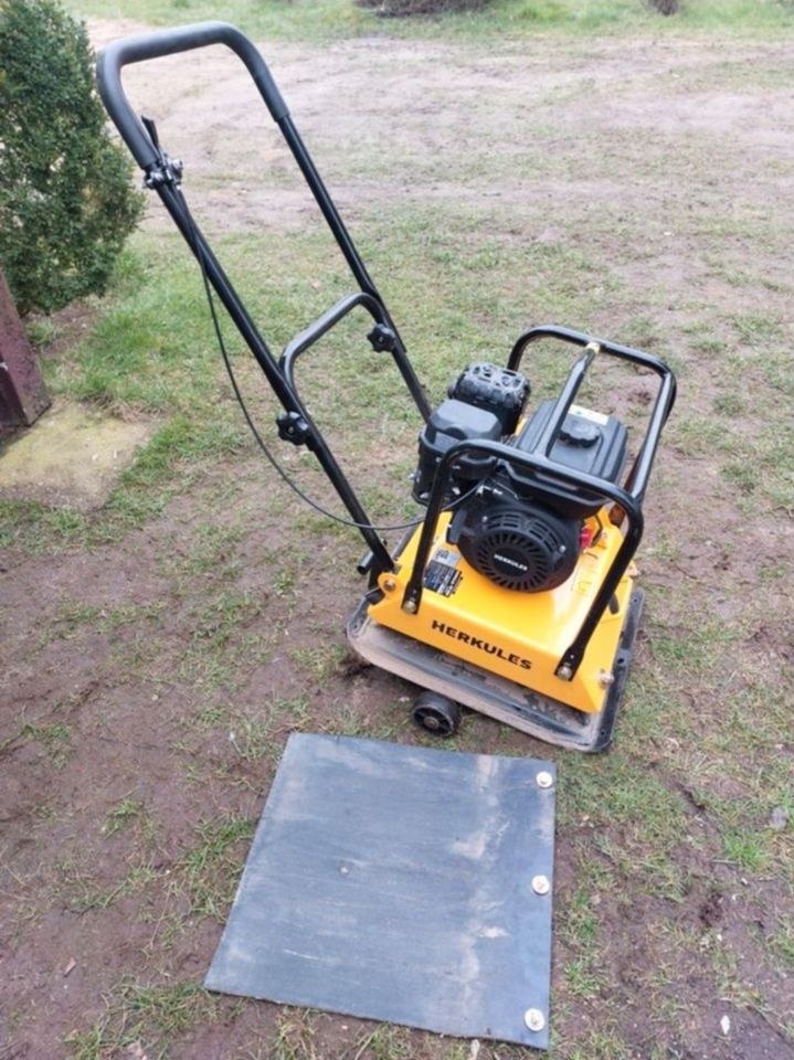 Rüttelplatte 104kg mieten in Trittau – für Pflaster & Terrasse