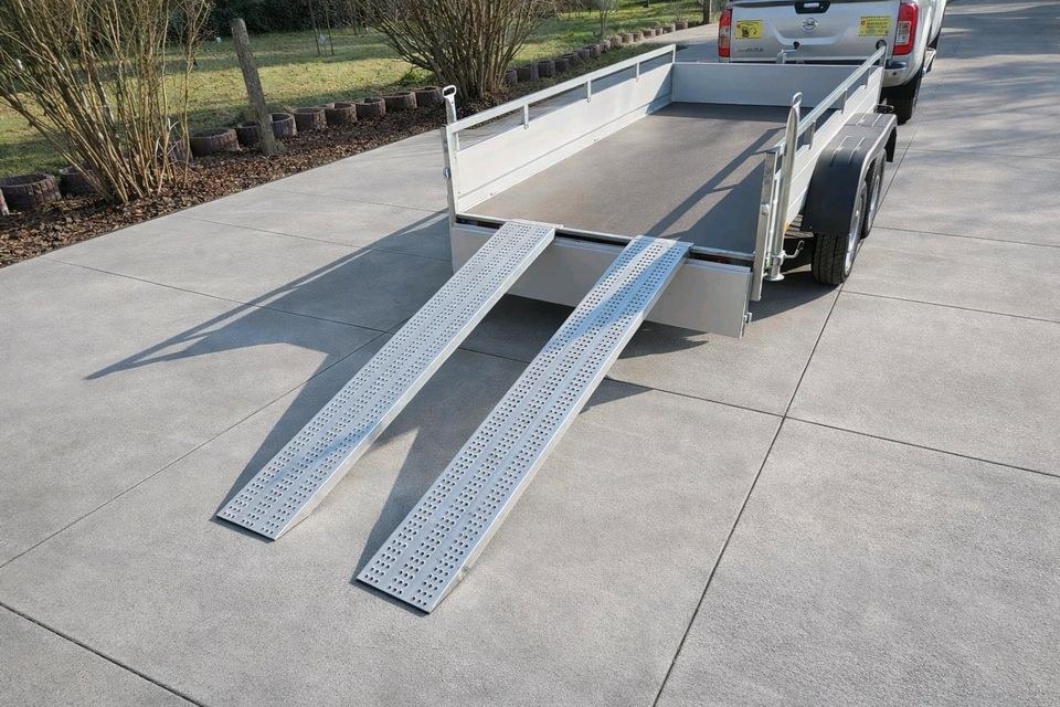 Anhänger Rampen 2000kg Minibagger Transport mieten in Trittau